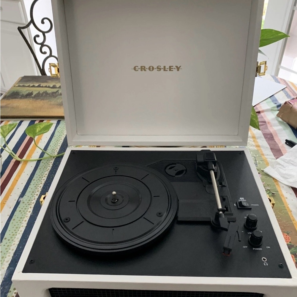 Crosley Black and White Vinyl Turntable